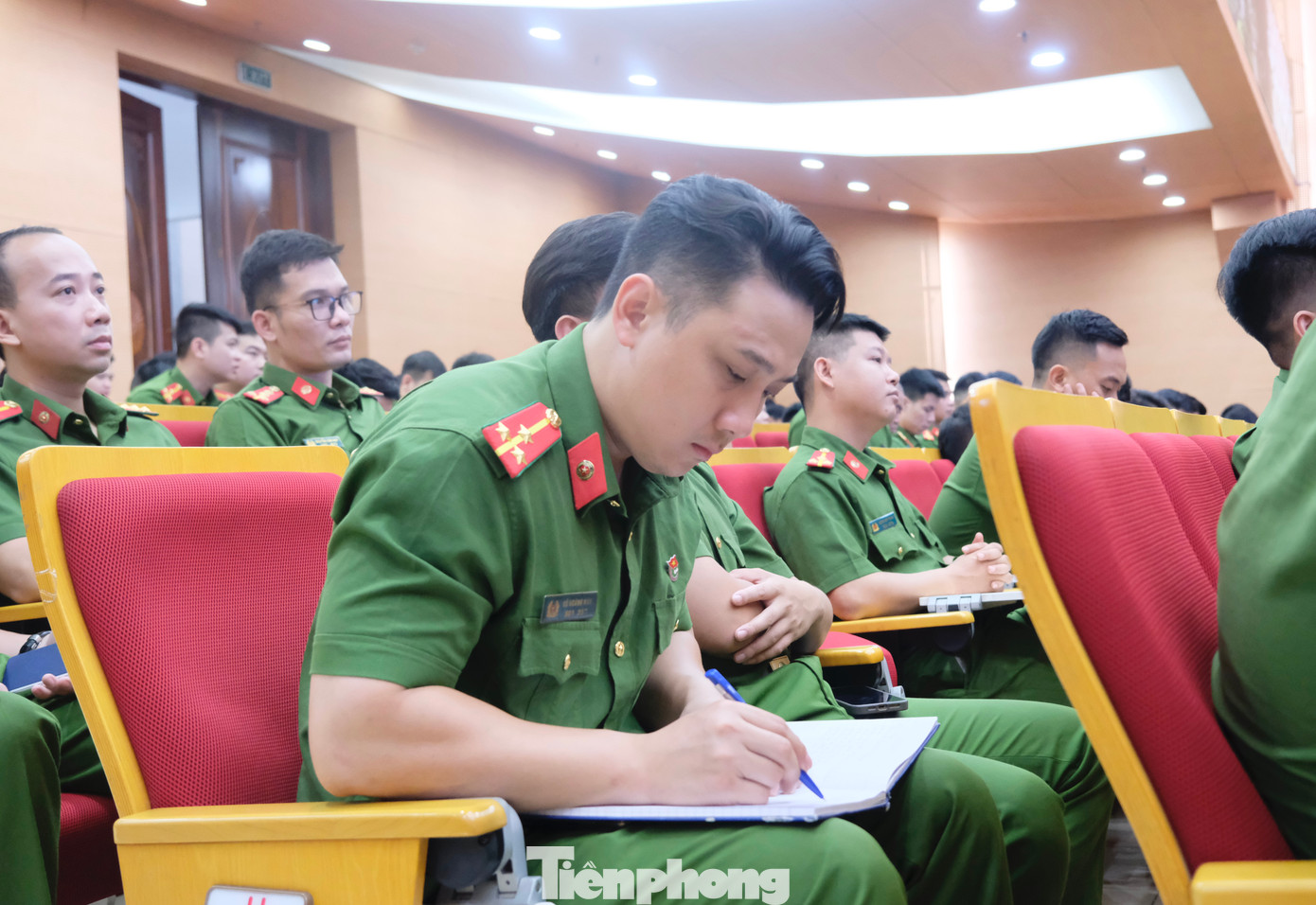 Đoàn Thanh niên CATP khai mạc Lớp tập huấn công tác Đoàn và phong trào thanh niên năm 2024. Ảnh: Châu Linh Đoàn Thanh niên CATP khai mạc Lớp tập huấn công tác Đoàn và phong trào thanh niên năm 2024. Ảnh: Châu Linh