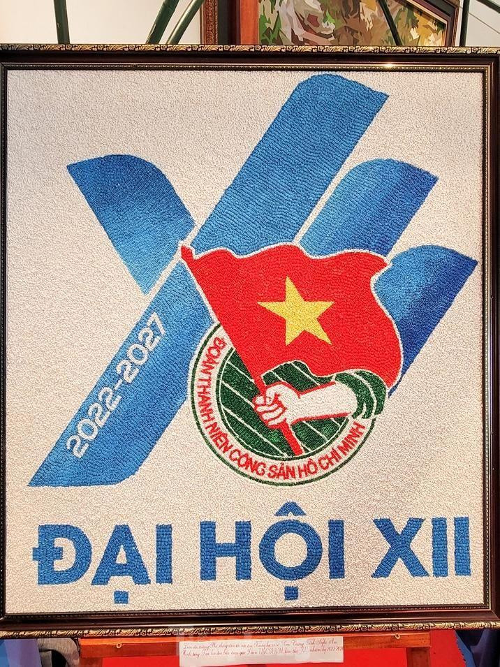 Bức tranh logo Đại hội Đoàn toàn quốc XII được làm từ gạo. Ảnh: Hoàng Mạnh Thắng