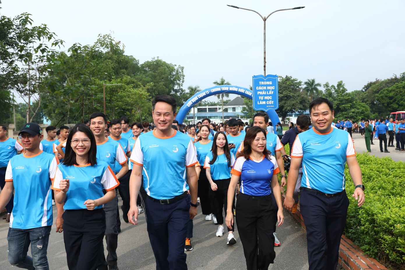 Chương trình Những bước chân vì cộng đồng được triển khai trên quy mô toàn quốc nhằm đẩy mạnh phong trào “10.000 bước mỗi ngày”. Chương trình Những bước chân vì cộng đồng được triển khai trên quy mô toàn quốc nhằm đẩy mạnh phong trào “10.000 bước mỗi ngày”.