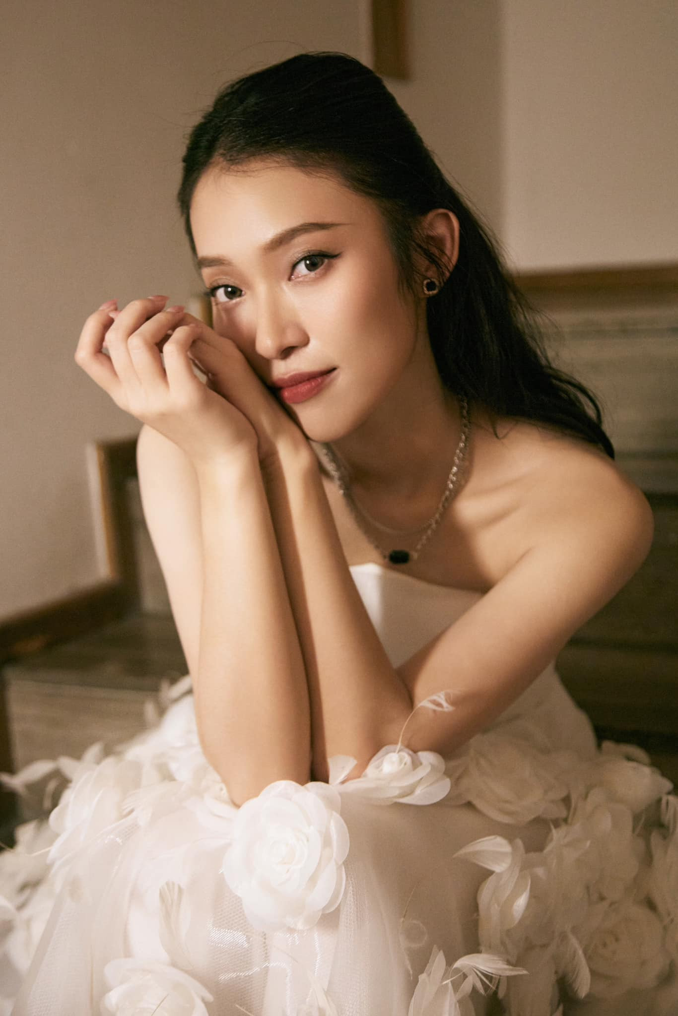 MC Khánh Vy trong một concept trưởng thành mới đây.