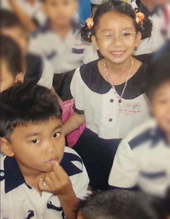 Linh và Thuận biết nhau từ năm 2005, học chung và chơi thân từ lớp 1 tới lớp 5. Do có chiều cao vượt trội nên Linh và Thuận luôn cùng nhau xếp hàng ở cuối và ngồi những dãy bàn cuối lớp. Vì ngày đó chưa có Facebook nên hai bạn mất liên lạc tận 10 năm, tới 2020 mới gặp lại và bắt đầu mối quan hệ tình cảm.