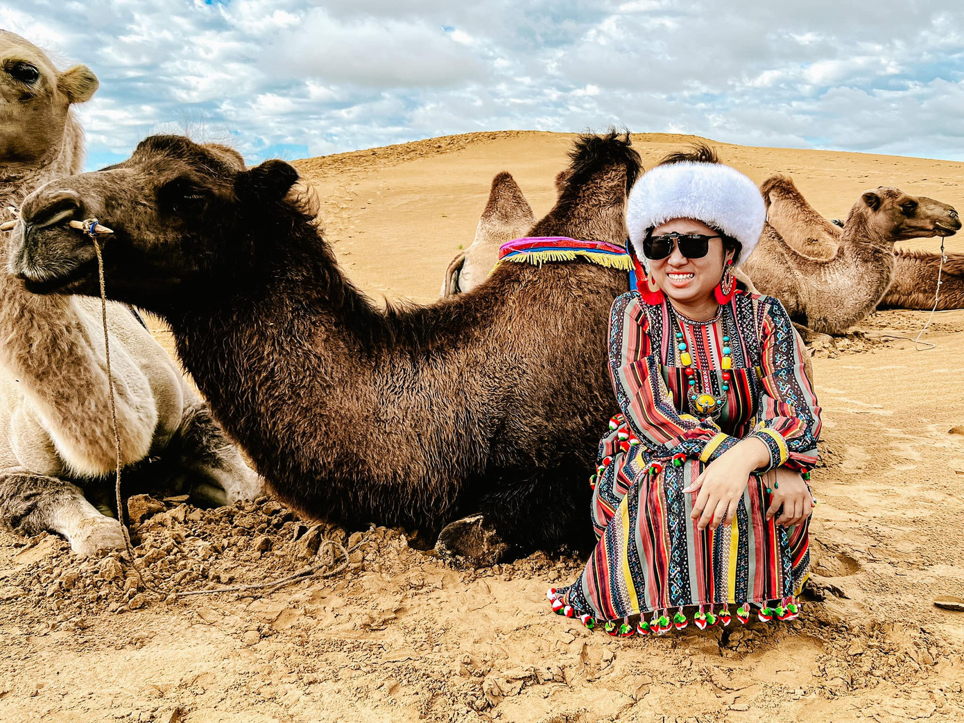 Lần thứ hai cô gái 9x cưỡi lạc đà Lần thứ hai cô gái 9x cưỡi lạc đà