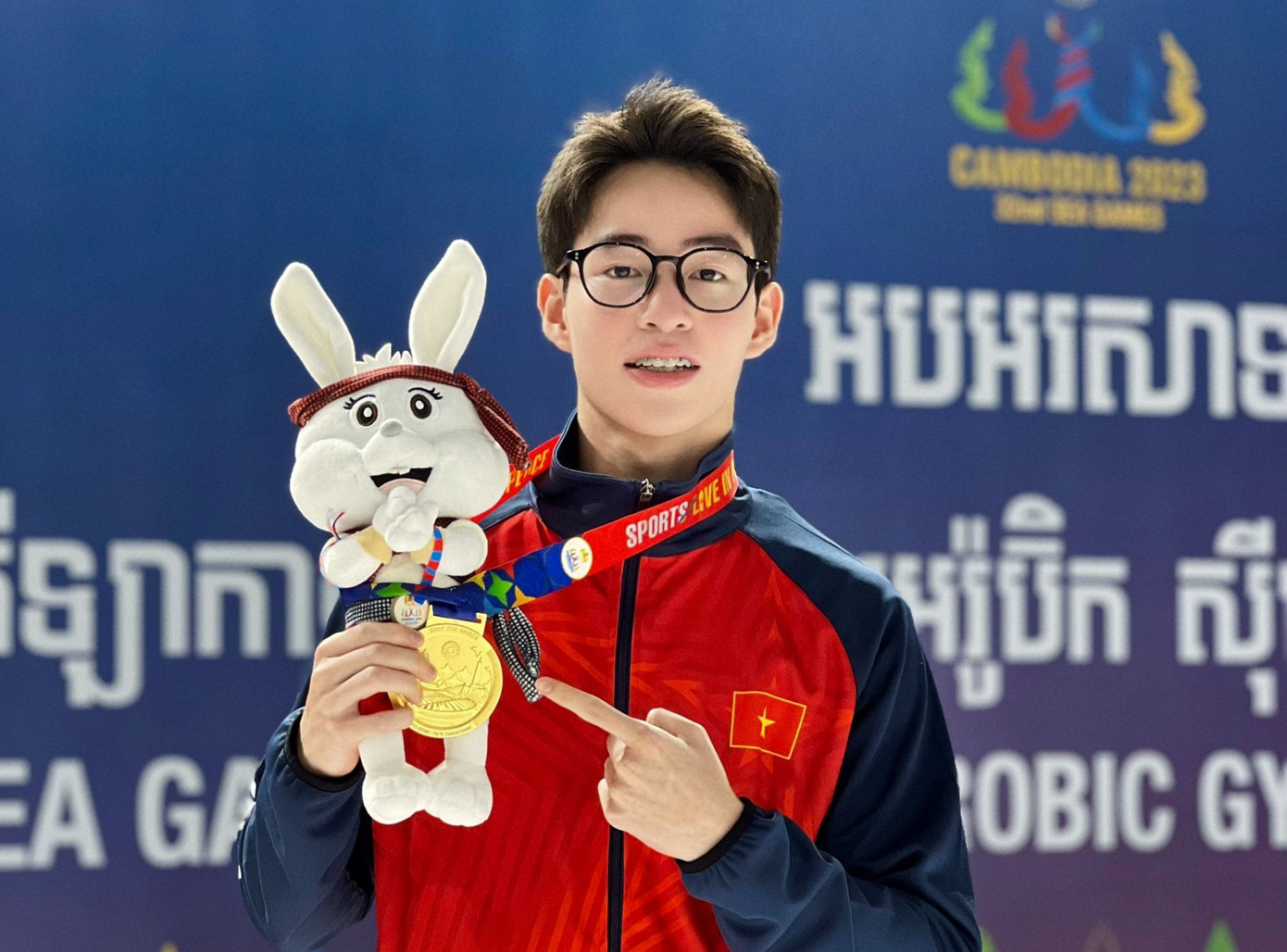 Bảo được biết đến là một chàng trai chuyên "săn" huy chương trong lĩnh vực thể thao. Bảo được biết đến là một chàng trai chuyên "săn" huy chương trong lĩnh vực thể thao.