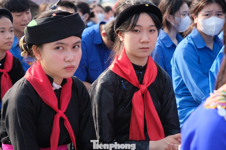 Các em thiếu nhi sôi nổi tham gia Ngày cao điểm chiến sĩ tình nguyện "Vì đàn em thân yêu". Các em thiếu nhi sôi nổi tham gia Ngày cao điểm chiến sĩ tình nguyện "Vì đàn em thân yêu".