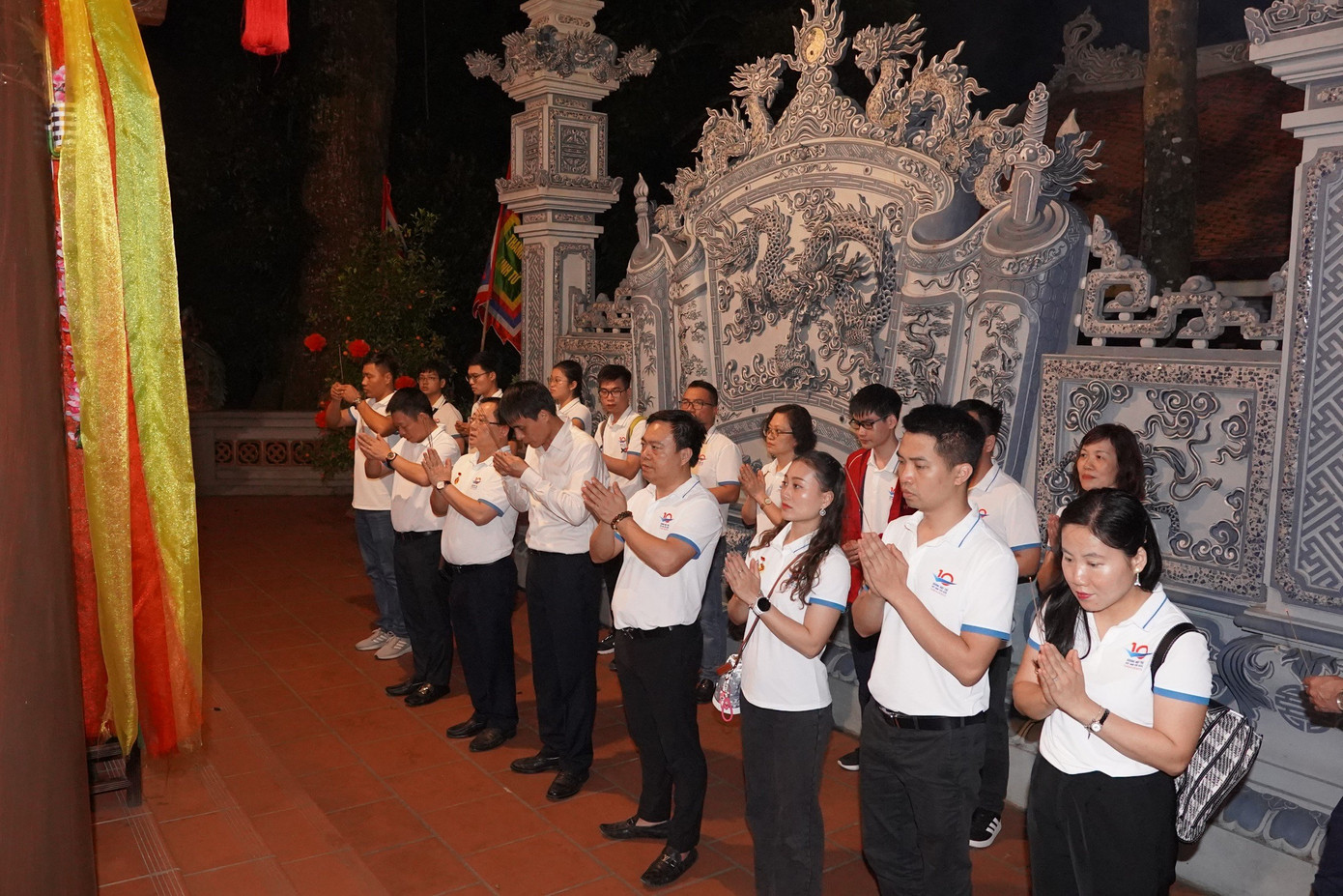 Đoàn đại biểu dâng hương tại danh thắng Tây Thiên.