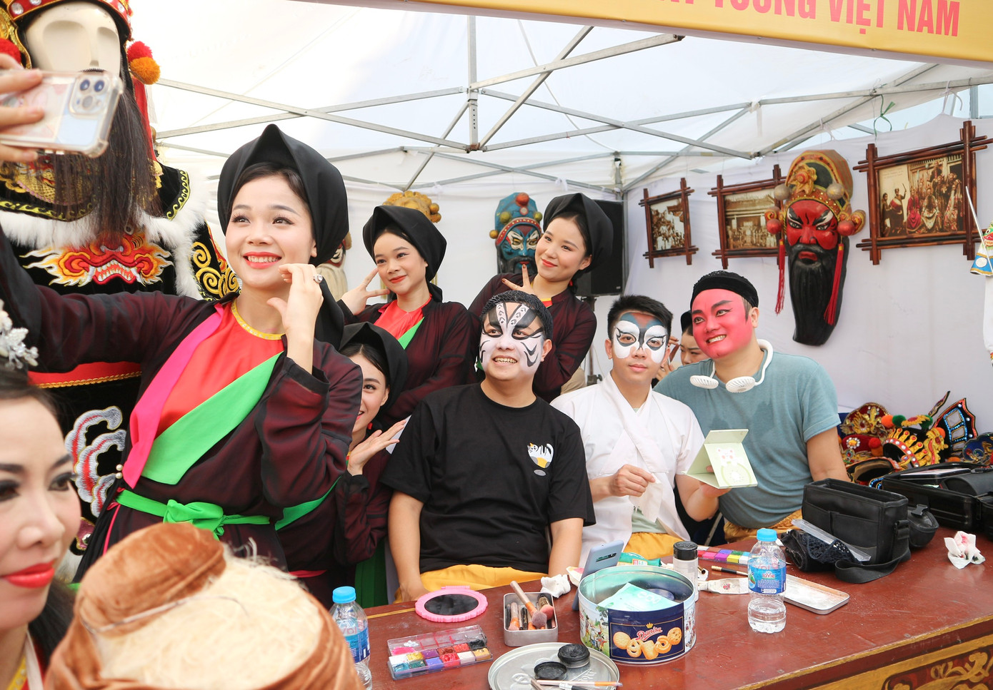 Check-in tại khu giao lưu nghệ thuật Tuồng Việt Nam.