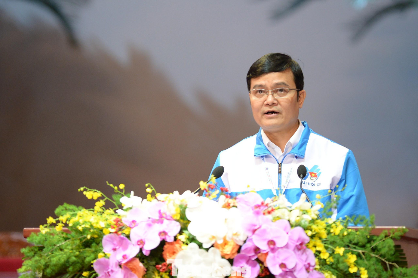 Anh Bùi Quang Huy, Ủy viên dự khuyết BCH T.Ư Đảng, Bí thư thứ nhất BCH T.Ư Đoàn khóa XI, Trưởng Ban Tổ chức đại hội chủ trì phiên làm việc đầu tiên của đại hội.