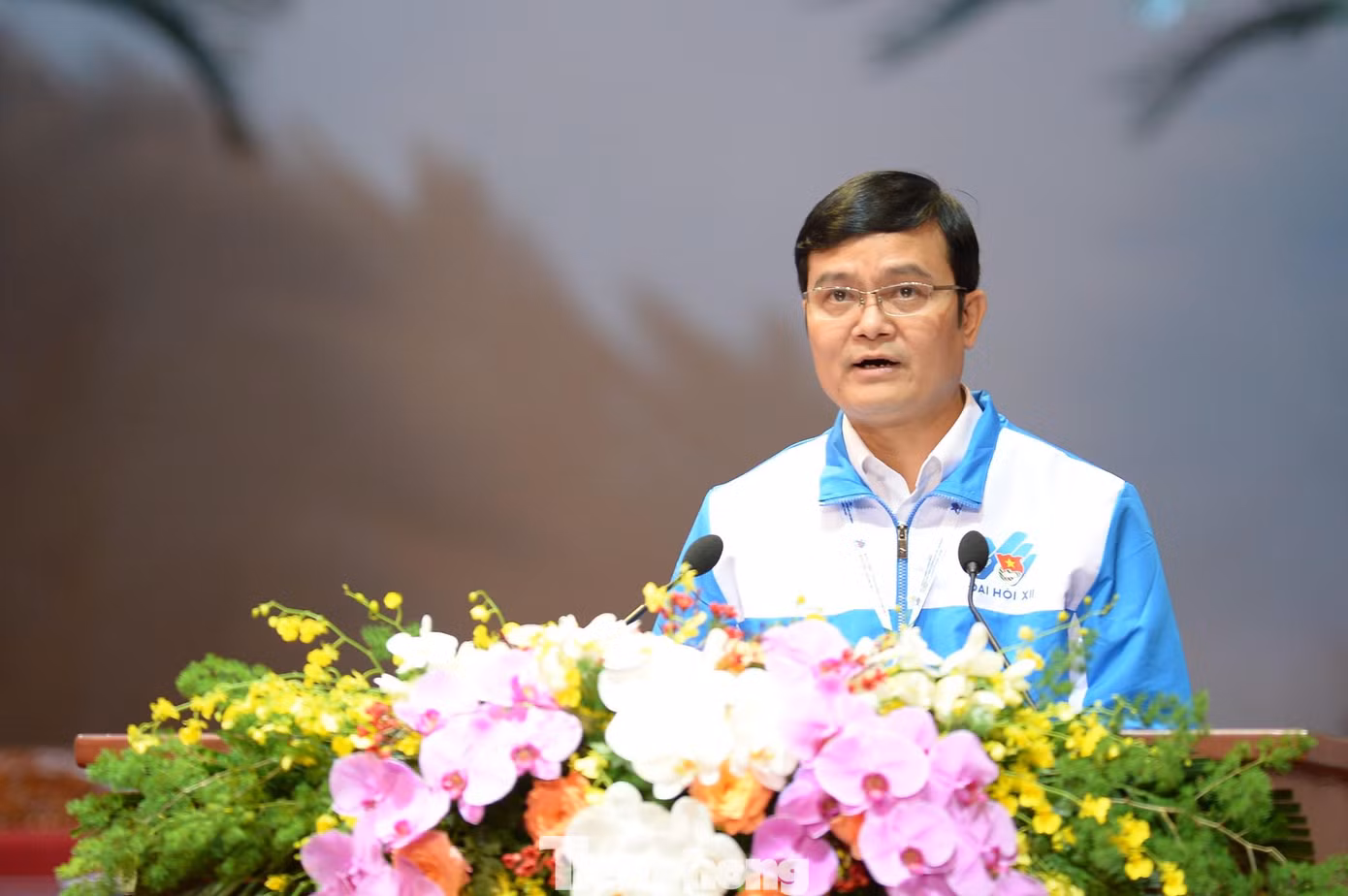 Anh Bùi Quang Huy, Ủy viên dự khuyết BCH T.Ư Đảng, Bí thư thứ nhất BCH T.Ư Đoàn khóa XI, Trưởng Ban Tổ chức đại hội chủ trì phiên làm việc đầu tiên của đại hội.