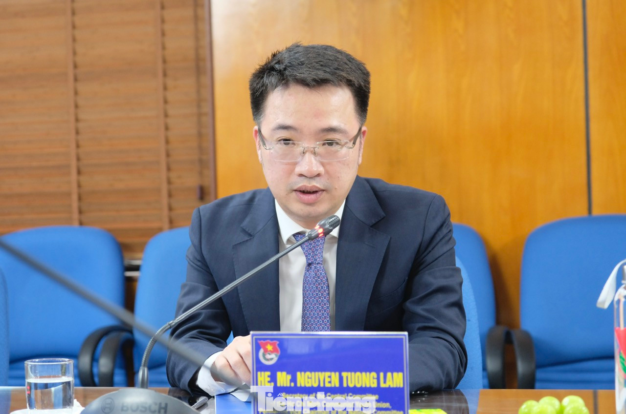 Anh Nguyễn Tường Lâm, Bí thư Trung ương Đoàn tại buổi tiếp đoàn lãnh đạo cấp cao Viện khảo thí giáo dục Hoa Kỳ (ETS). Ảnh: Châu Linh