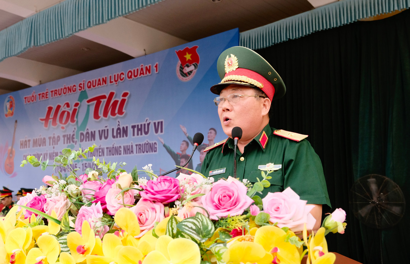 Thiếu tướng Nguyễn Xuân Điệp - Phó Chính ủy Trường Sĩ quan Lục quân 1 phát biểu tại chương trình. Ảnh: Châu Linh