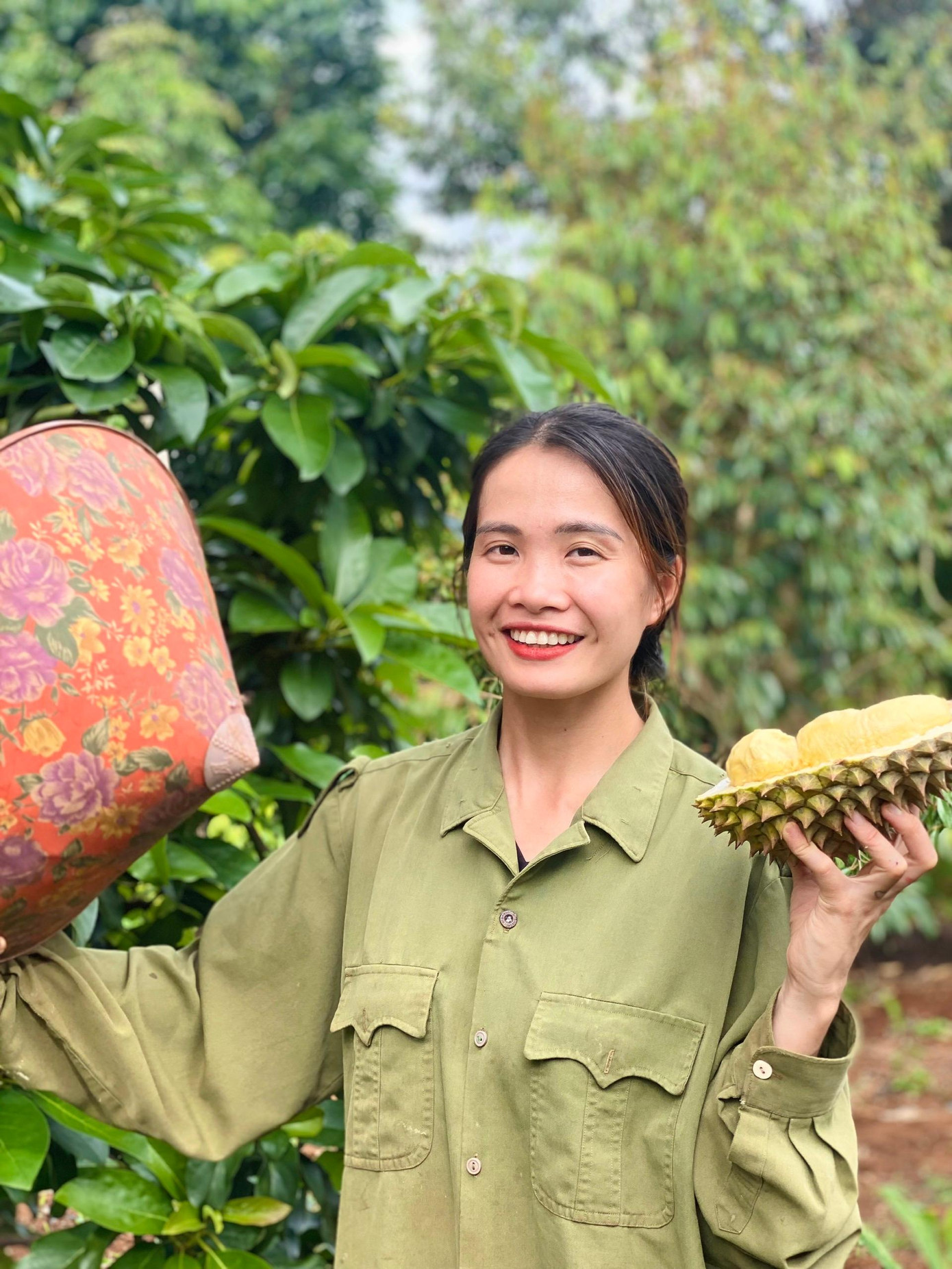 Thu Hà được nhiều người dành lời khen bởi chất giọng gần gũi, thân thiện và đặc biệt là nụ cười tươi rói trong mỗi video. Thu Hà được nhiều người dành lời khen bởi chất giọng gần gũi, thân thiện và đặc biệt là nụ cười tươi rói trong mỗi video.