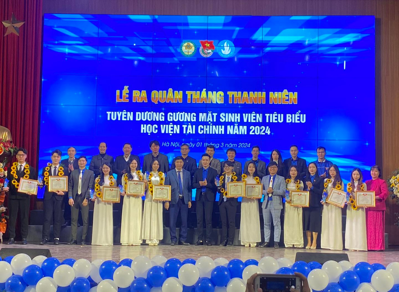 Tuyên dương 10 gương mặt sinh viên tiêu biểu Học viện Tài chính ảnh 3