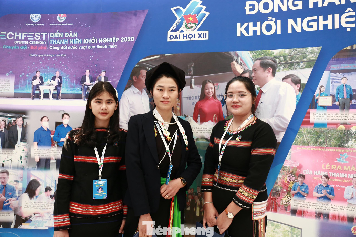 Đại biểu đến từ các dân tộc khác nhau như Khmer, Cao Lan, Tày, Mường, Dao, Thái, Hoa, Si La, Giáy, Hà Nhì, Mông, Pa Di, Nùng, Phù lá, La chí, Lô Lô, Sán Dìu... đã khoác lên những bộ váy, áo và khăn mũ đội đầu rực rỡ, riêng có của quê hương mình. Ảnh: Như Ý Đại biểu đến từ các dân tộc khác nhau như Khmer, Cao Lan, Tày, Mường, Dao, Thái, Hoa, Si La, Giáy, Hà Nhì, Mông, Pa Di, Nùng, Phù lá, La chí, Lô Lô, Sán Dìu... đã khoác lên những bộ váy, áo và khăn mũ đội đầu rực rỡ, riêng có của quê hương mình. Ảnh: Như Ý