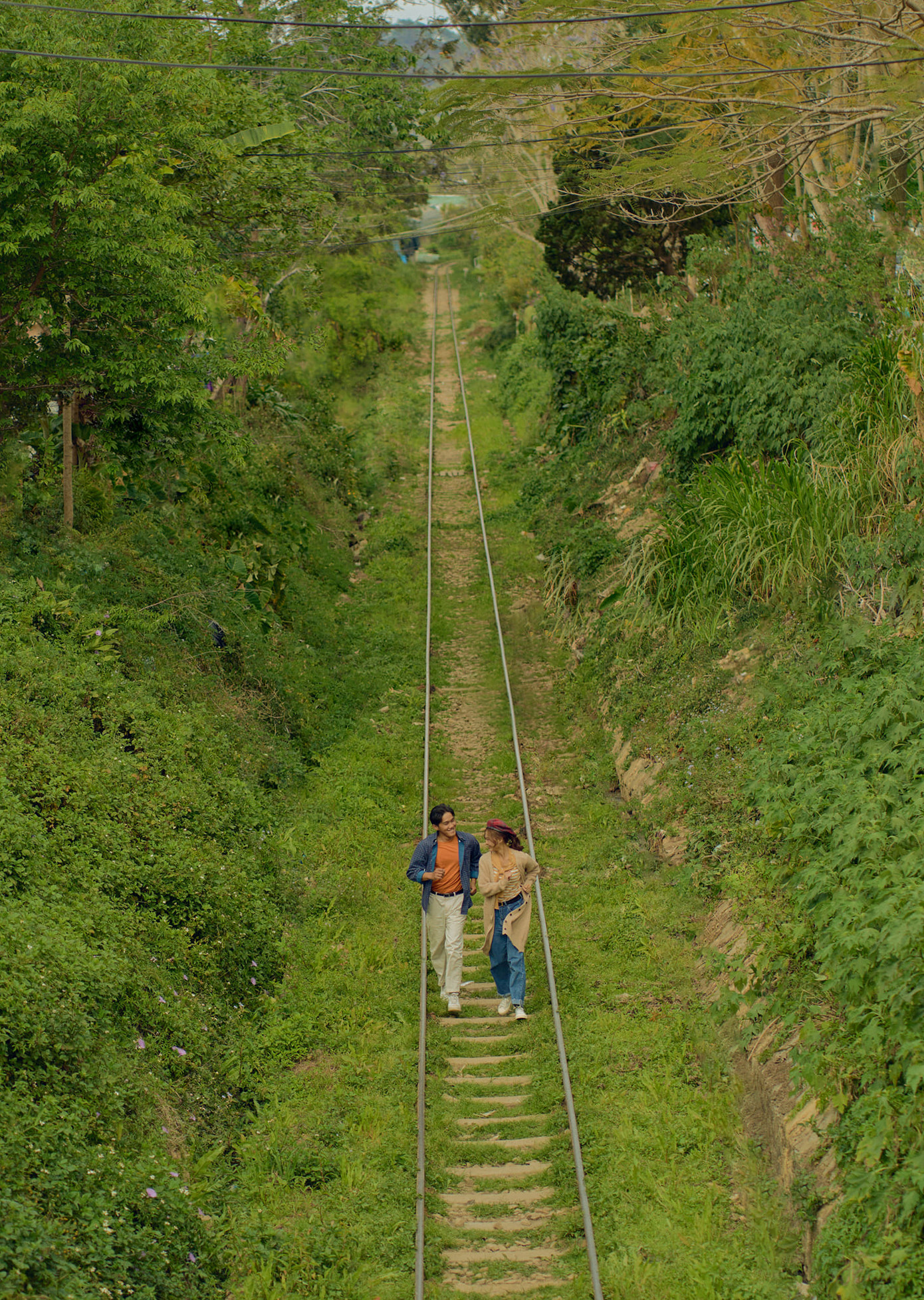 Cộng đồng mạng đã dành nhiều lời khen cho bộ ảnh này như: Thật dễ thương; Thần thái tự nhiên và mộc mạc quá; "Tác giả cho mình đăng ký một bộ ảnh theo phong cách này nhé"... Cộng đồng mạng đã dành nhiều lời khen cho bộ ảnh này như: Thật dễ thương; Thần thái tự nhiên và mộc mạc quá; "Tác giả cho mình đăng ký một bộ ảnh theo phong cách này nhé"...