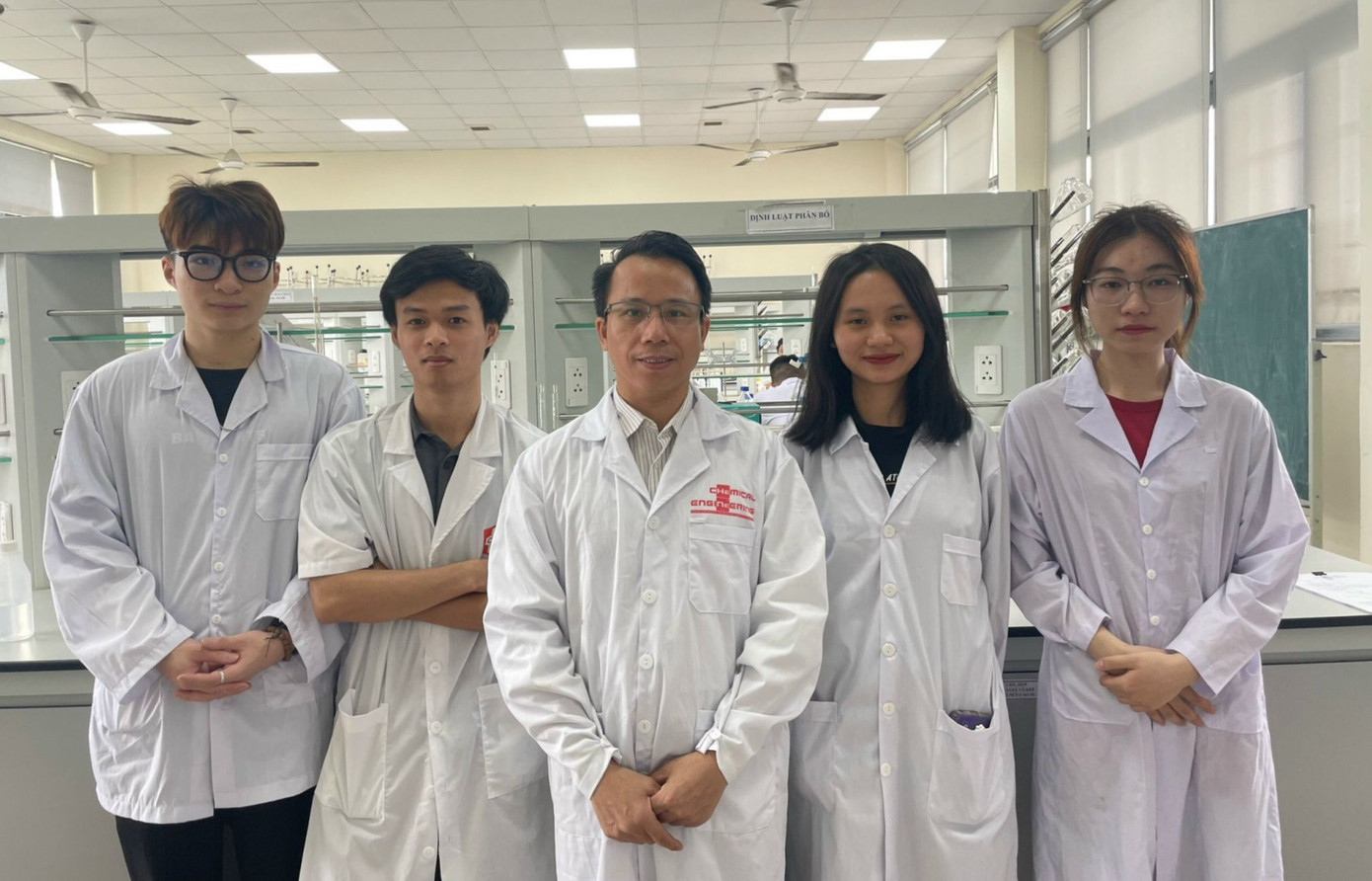 Dự án phát triển Pin Lithium từ vật liệu Biomass của nhóm sinh viên Đại học Bách khoa Hà Nội đã được đánh giá cao và giành giải Nhất tại cuộc thi.