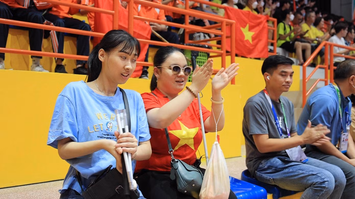 Thảo Đan cho rằng, cô cũng học hỏi được văn hóa cổ vũ của cổ động viên nước ngoài mặc dù chỉ cảm nhận bằng thính giác.