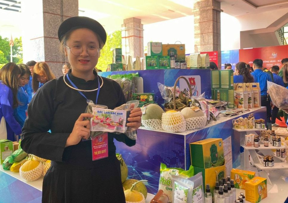 Đến năm 2022, cô gái dân tộc Tày đã thành công đưa bánh gio đạt tiêu chuẩn OCOP 3 sao. Đến năm 2022, cô gái dân tộc Tày đã thành công đưa bánh gio đạt tiêu chuẩn OCOP 3 sao.