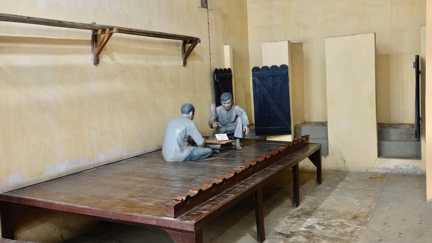 Nơi đây lưu giữ chứng tích lịch sử Nhà tù Sơn La - minh chứng của một thời kỳ lịch sử đấu tranh cách mạng, tinh thần bất khuất của những người cộng sản kiên cường đã bị đầy ải, giam cầm bởi thực dân Pháp.