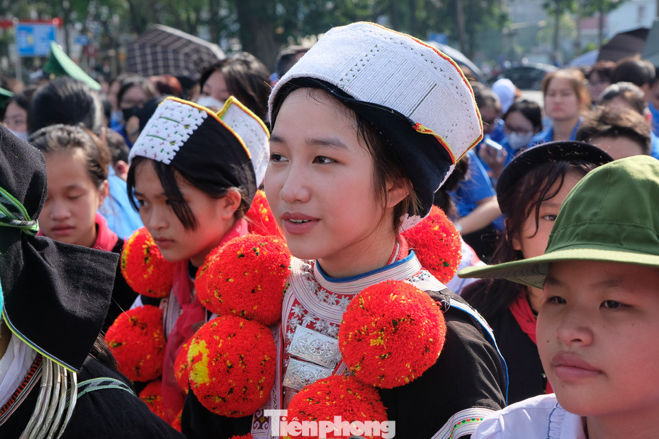 Các em thiếu nhi sôi nổi tham gia Ngày cao điểm chiến sĩ tình nguyện "Vì đàn em thân yêu". Các em thiếu nhi sôi nổi tham gia Ngày cao điểm chiến sĩ tình nguyện "Vì đàn em thân yêu".