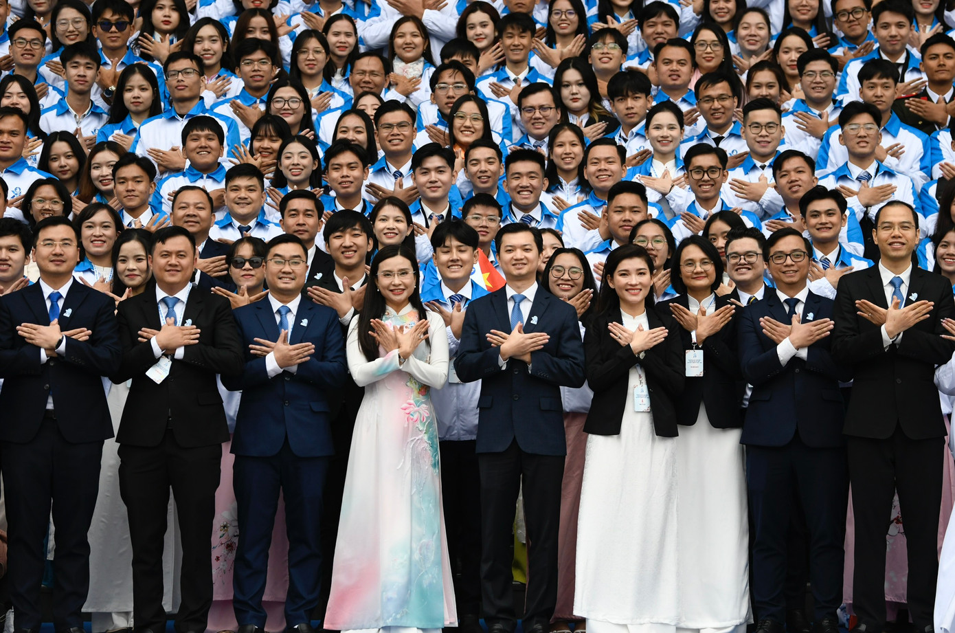 Ban Chấp hành Trung ương Hội Sinh viên Việt Nam khóa XI, với 103 anh, chị, hứa trước Đại hội và trước hội viên, sinh viên Việt Nam trong và ngoài nước sẽ đoàn kết, quyết tâm cùng với đội ngũ cán bộ Hội, hội viên, sinh viên phấn đấu triển khai và thực hiện sáng tạo, hiệu quả Nghị quyết Đại hội đại biểu toàn quốc Hội Sinh viên lần thứ XI.