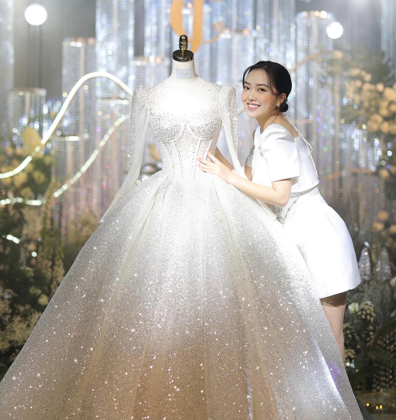 Mai Hà Trang sở hữu gương mặt xinh đẹp, thu hút ánh nhìn nhờ phong thái tự tin.