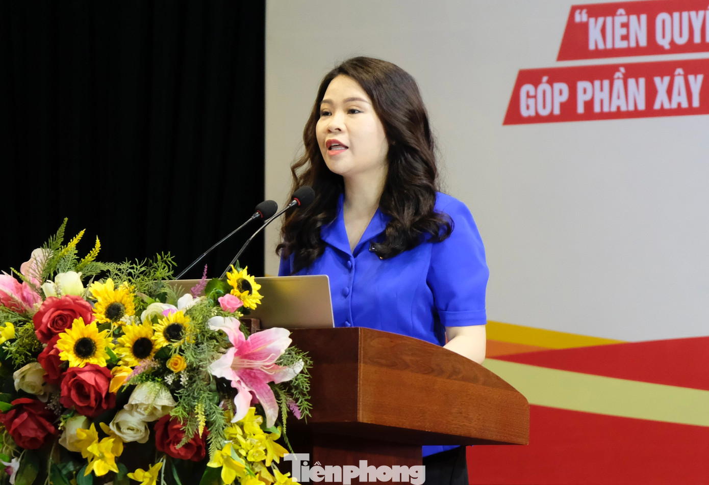 Chị Chu Hồng Minh - UV BTV Trung ương Đoàn, Thành ủy viên, Bí thư Thành Đoàn Hà Nội phát biểu khai mạc hội nghị. Ảnh: Châu Linh Chị Chu Hồng Minh - UV BTV Trung ương Đoàn, Thành ủy viên, Bí thư Thành Đoàn Hà Nội phát biểu khai mạc hội nghị. Ảnh: Châu Linh