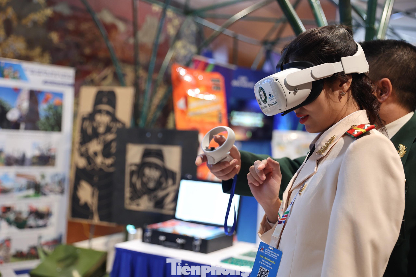 Áp dụng công nghệ, chuyển đổi số cũng là điểm nhấn đặc biệt của triển lãm để đại biểu đến từ các tỉnh thành trên cả nước có thêm cơ hội giao lưu, học hỏi. Ảnh: Như Ý