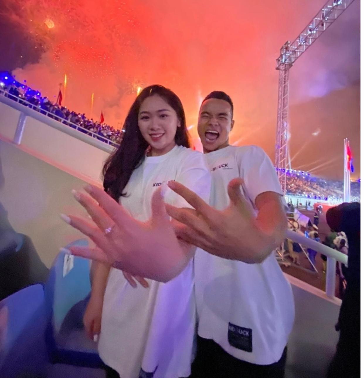 Bảo Ly ngỡ ngàng trước màn cầu hôn của bạn trai. Ảnh: Hà Mi Bảo Ly ngỡ ngàng trước màn cầu hôn của bạn trai. Ảnh: Hà Mi