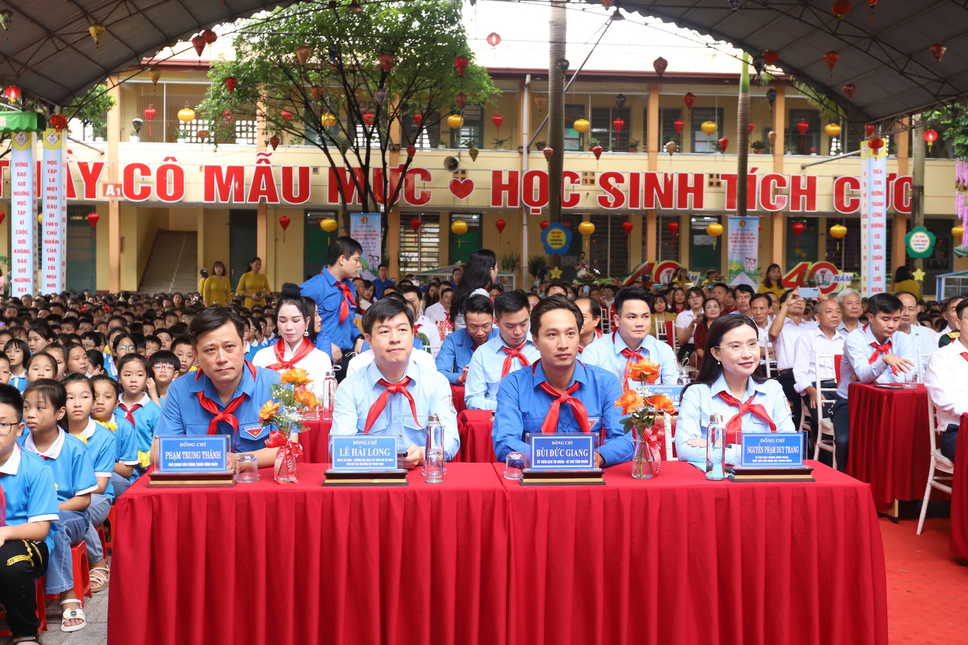 Đại biểu tham dự Lễ Khai giảng.