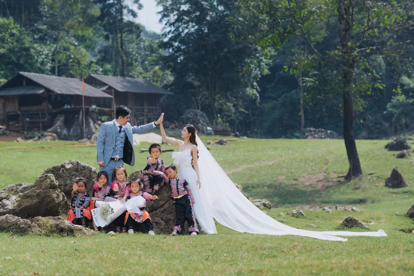 Bộ ảnh cưới của Hải Anh nhận được nhiều lượt yêu thích và chúc phúc từ mọi người.