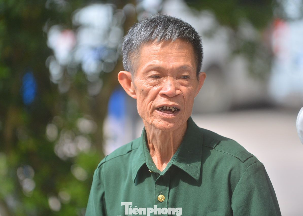 Ông Nguyễn Hồng Diệu (SN 1949) nhớ lại ký ức thời chiến và lan tỏa tinh thần dân tộc tới thế hệ trẻ. Ông Nguyễn Hồng Diệu (SN 1949) nhớ lại ký ức thời chiến và lan tỏa tinh thần dân tộc tới thế hệ trẻ.