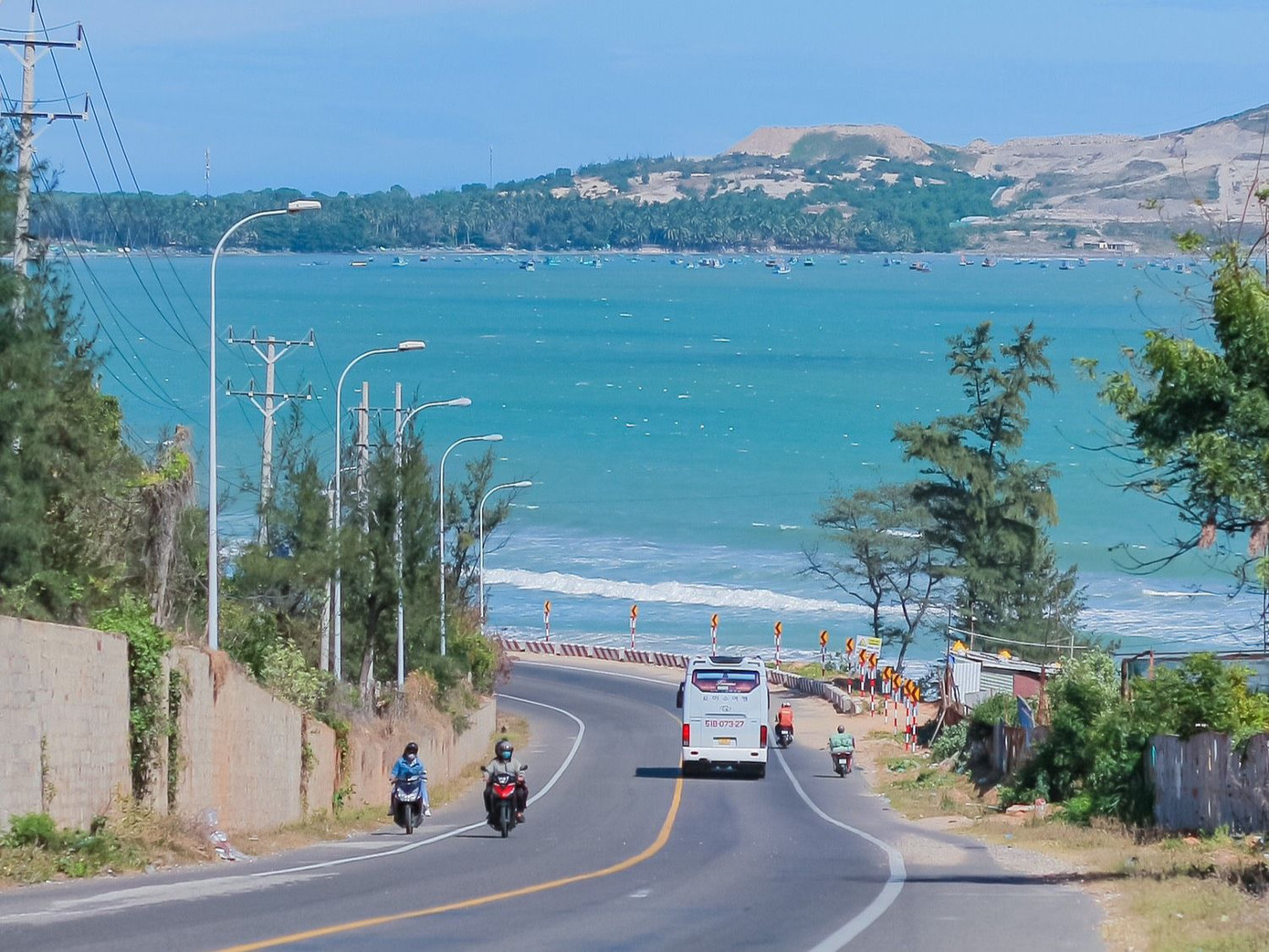 Những cung đường biển đẹp mê hồn dưới góc máy của Thành.