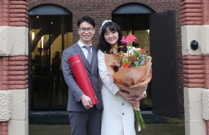 TS.Hải cùng vợ tại lễ trao bằng tiến sĩ tại Hà Lan. TS.Hải cùng vợ tại lễ trao bằng tiến sĩ tại Hà Lan.