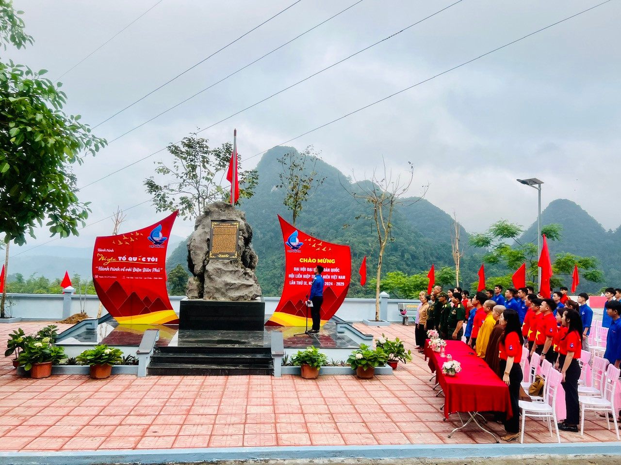 Linh thiêng lễ chào cờ tại di tích lịch sử quốc gia Đèo Lũng Lô.