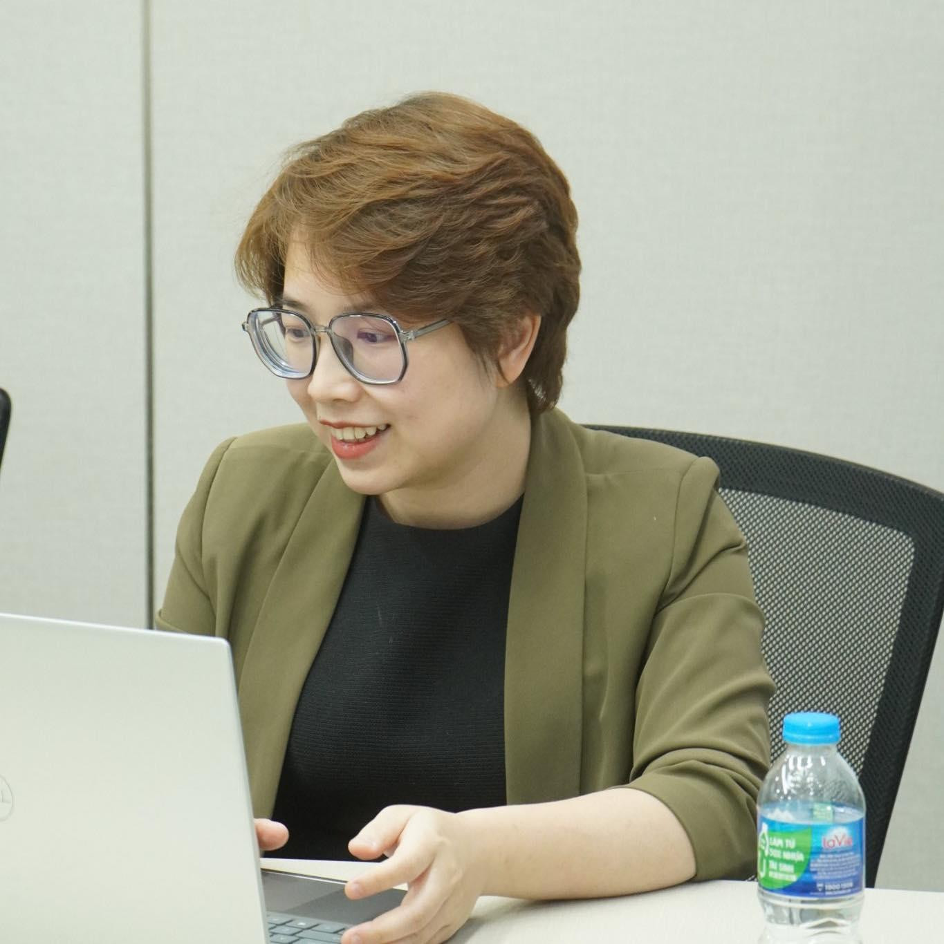 Chị Nguyễn Thái Hà nổi tiếng trên các nền tảng mạng xã hội với kênh chia sẻ kiến thức, kỹ năng, kinh nghiệm ứng tuyển và phỏng vấn.