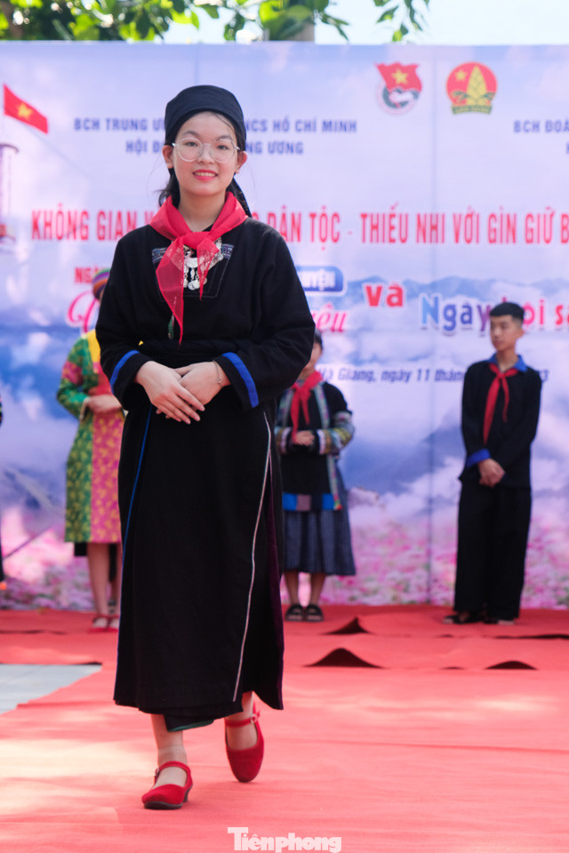 Phần trình diễn trang phục dân tộc của thanh thiếu nhi đã góp phần quảng bá văn hóa các dân tộc đang sinh sống tại tỉnh Hà Giang.