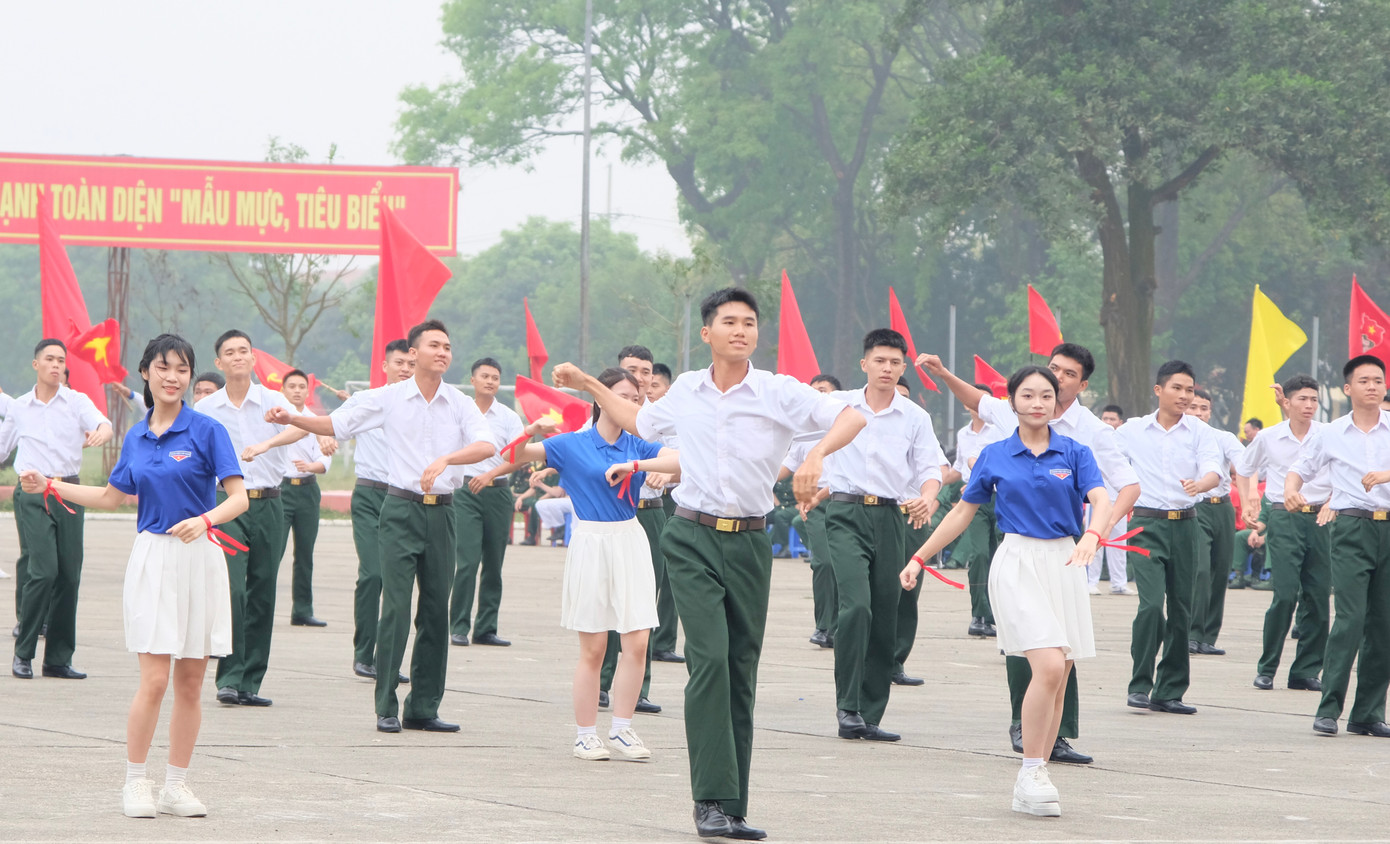 Hội thi tạo cơ hội nâng cao kỹ năng các vũ điệu trong sinh hoạt tập thể cho bộ đội, góp phần xây dựng đời sống văn hoá tinh thần lành mạnh. Ảnh: Châu Linh