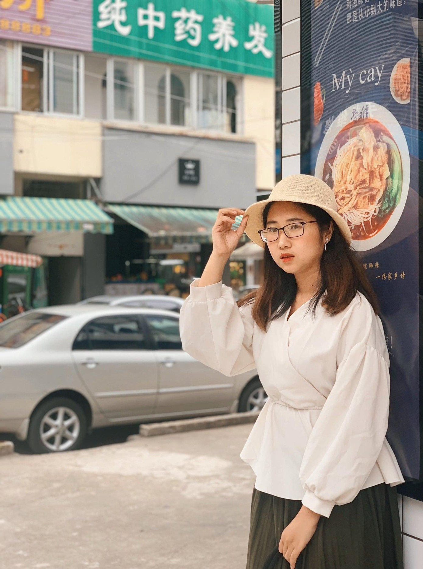 Cuộc sống của một travel blogger luôn gắn liền với nhiều đồ &quot;lỉnh kỉnh&quot; như quần áo, máy ảnh, laptop...