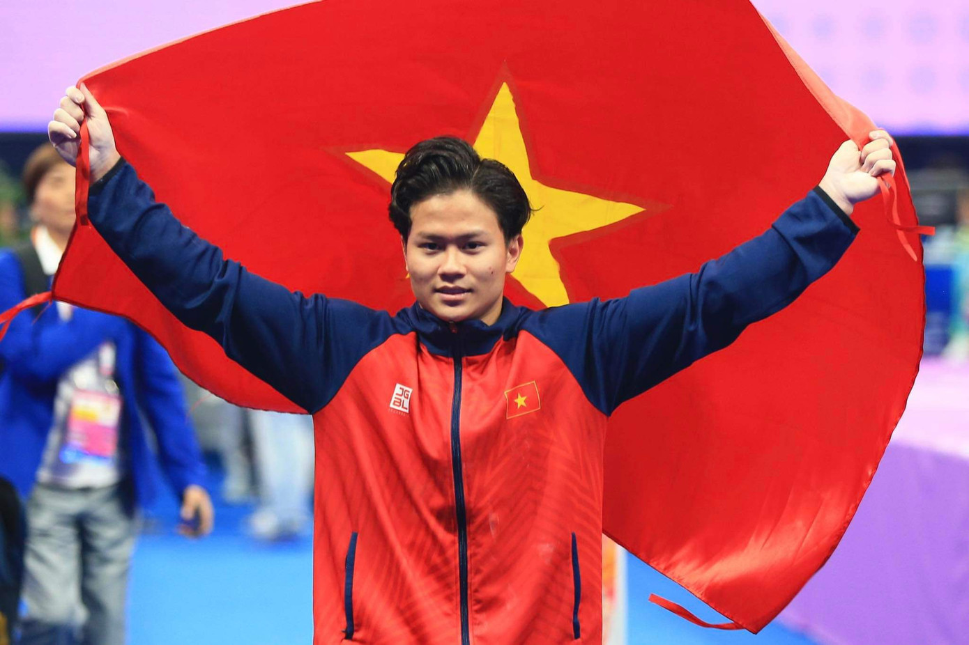 Phong đam mê môn thể dục dụng cụ từ sớm và đã đạt được những thành tựu nhất định ở tuổi 21. Phong đam mê môn thể dục dụng cụ từ sớm và đã đạt được những thành tựu nhất định ở tuổi 21.