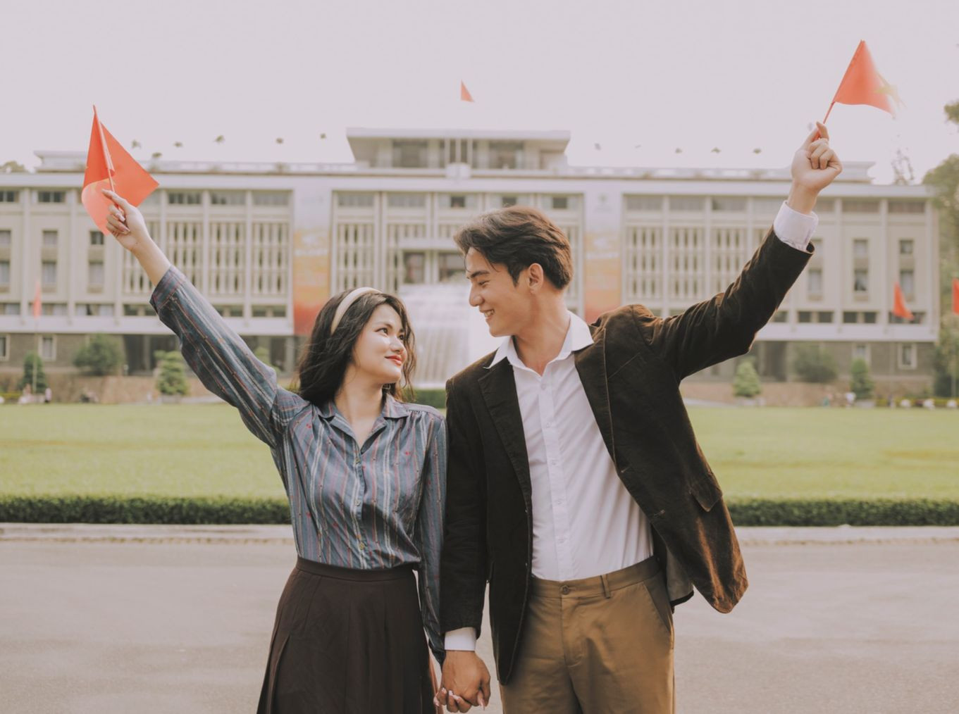 Hồ Hoài Nam (sống ở Q. Bình Thạnh, TP.HCM) chụp ảnh cùng bạn gái. Ảnh: Huy Việt Hồ Hoài Nam (sống ở Q. Bình Thạnh, TP.HCM) chụp ảnh cùng bạn gái. Ảnh: Huy Việt