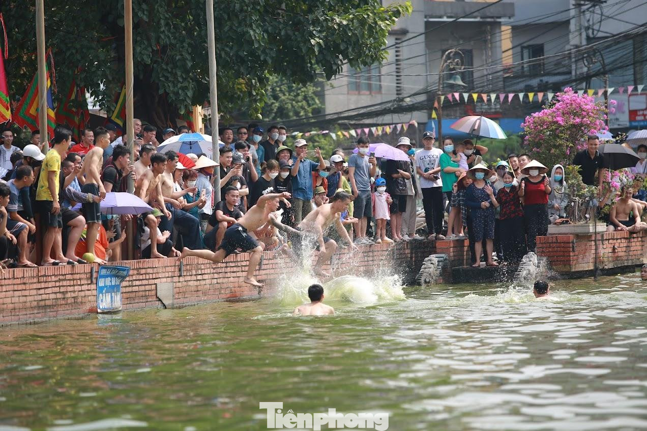Năm nay, phần lễ được tổ chức vào ngày 13/8 âm lịch (tức ngày 8/9 dương lịch). Trước khi diễn ra phần lễ, vào ngày 7/9 (tức ngày 12/8 âm lịch), phần hội đã được tổ chức tại ao chùa Triều Khúc, và trò chơi "ném bưởi, bắt vịt" trở thành điểm nhấn, thu hút hàng nghìn người khắp nơi.