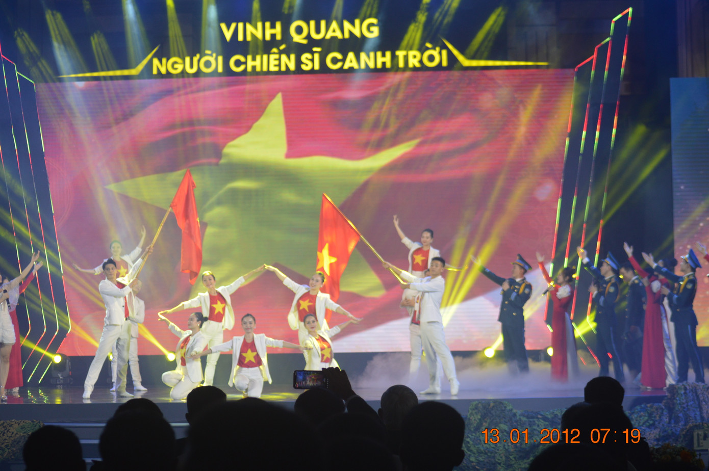 Các tiết mục văn nghệ tại chương trình.