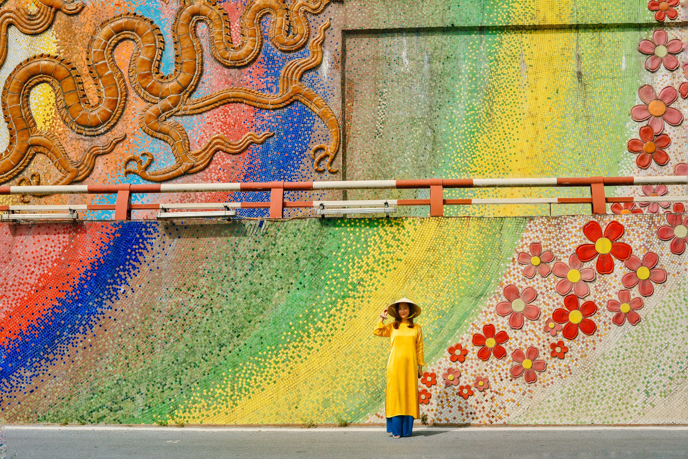 Bộ ảnh được đôi bạn trẻ thực hiện trong những ngày nắng nóng đỉnh điểm. Tuy nhiên, khi nhìn thấy thành quả, cả hai đều cảm thấy hạnh phúc vì có thể lan toả tình yêu Hà Nội, minh chứng bằng lượt tương tác cao trên mạng xã hội.