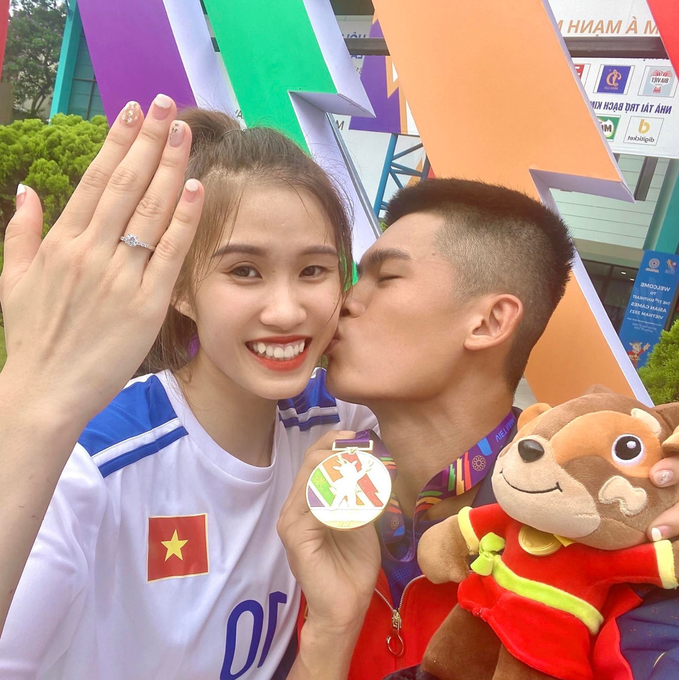 Hình ảnh cặp đôi vận động viên cầu hôn từng thu hút sự chú ý của nhiều người. Ảnh: FBNV Hình ảnh cặp đôi vận động viên cầu hôn từng thu hút sự chú ý của nhiều người. Ảnh: FBNV