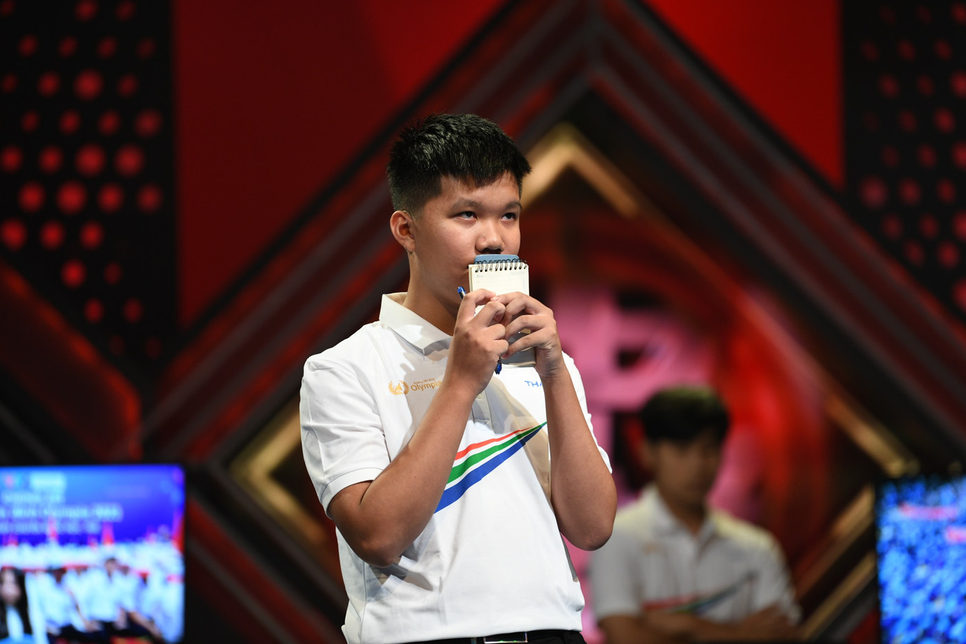 Xuân Mạnh trải bước đường lên đỉnh Olympia với nhiều cung bậc cảm xúc. Từ niềm vui của người tạo lập kỷ lục mới về tổng điểm trong một trận đấu của Olympia 23, giành chiến thắng cách biệt... đến cảm giác nghẹt thở qua từng câu hỏi và vỡ òa niềm vui thắng cuộc. Xuân Mạnh trải bước đường lên đỉnh Olympia với nhiều cung bậc cảm xúc. Từ niềm vui của người tạo lập kỷ lục mới về tổng điểm trong một trận đấu của Olympia 23, giành chiến thắng cách biệt... đến cảm giác nghẹt thở qua từng câu hỏi và vỡ òa niềm vui thắng cuộc.