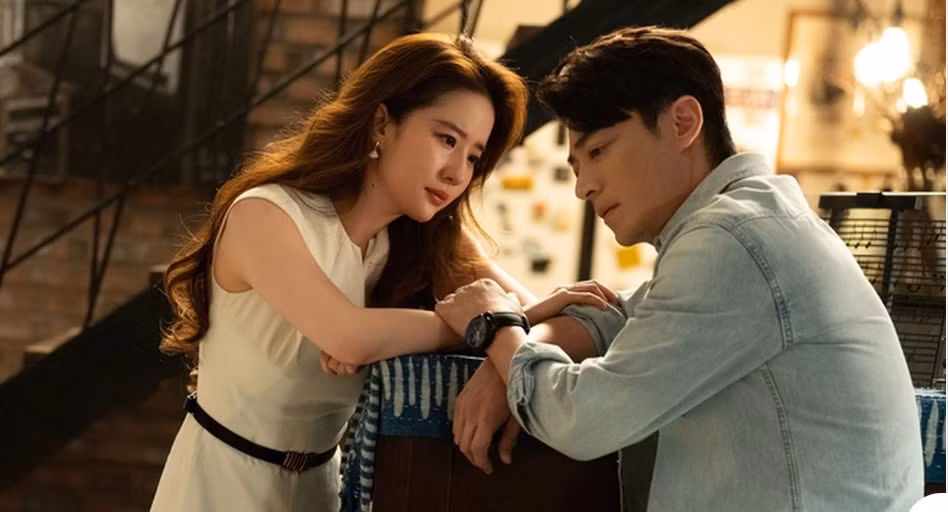 Trong phim, nữ chính trải qua giai đoạn tình yêu với nước mắt và những vết thương lòng.