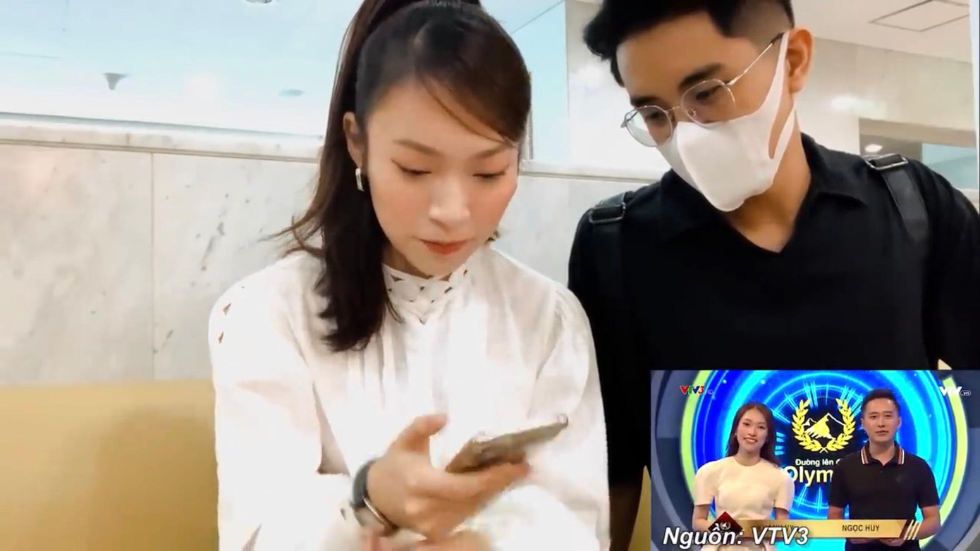 Vy tranh thủ xem số phát sóng đầu tiên ngay sau khi quay xong. Cô bộc bạch: "Hạnh phúc lớn nhất của mình là khi cả nhà đều hồi hộp ngồi xem chương trình, anh chị và bạn bè đồng nghiệp đều nhắn tin sau khi chương trình kết thúc". Vy tranh thủ xem số phát sóng đầu tiên ngay sau khi quay xong. Cô bộc bạch: "Hạnh phúc lớn nhất của mình là khi cả nhà đều hồi hộp ngồi xem chương trình, anh chị và bạn bè đồng nghiệp đều nhắn tin sau khi chương trình kết thúc".