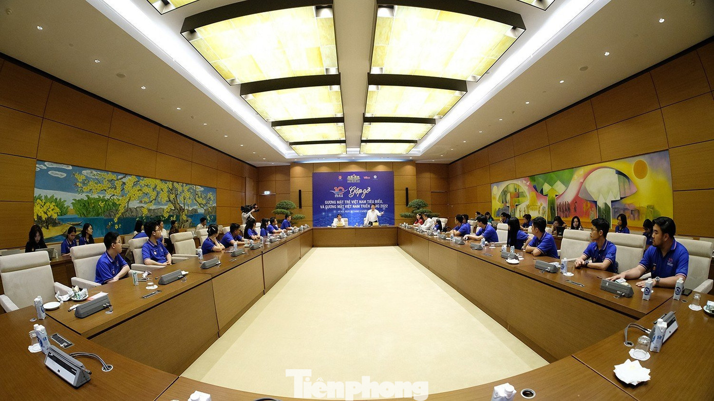 Các gương mặt trẻ dự và lắng nghe chia sẻ của Tổng Thư ký Quốc hội, Chủ nhiệm Văn phòng Quốc hội Bùi Văn Cường. Các gương mặt trẻ dự và lắng nghe chia sẻ của Tổng Thư ký Quốc hội, Chủ nhiệm Văn phòng Quốc hội Bùi Văn Cường.