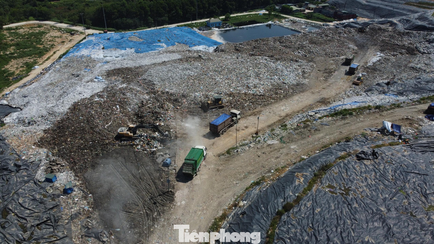 Công việc chôn lấp rác. Công việc chôn lấp rác.