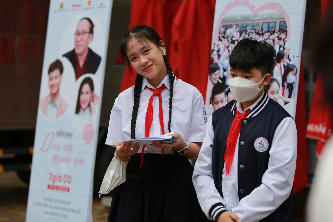 Diễn đàn “Điều em muốn nói” hứa hẹn mang đến những câu chuyện thực tế bất ngờ, lý thú cũng như cùng lắng nghe, chia sẻ những nỗi niềm sâu kín, áp lực trên con đường học tập, cuộc sống của các em học sinh. Diễn đàn “Điều em muốn nói” hứa hẹn mang đến những câu chuyện thực tế bất ngờ, lý thú cũng như cùng lắng nghe, chia sẻ những nỗi niềm sâu kín, áp lực trên con đường học tập, cuộc sống của các em học sinh.